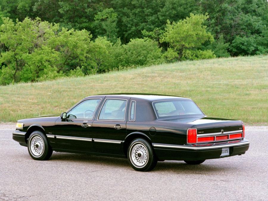  Lincoln Town Car 1994 года  (фото 11 из 16)